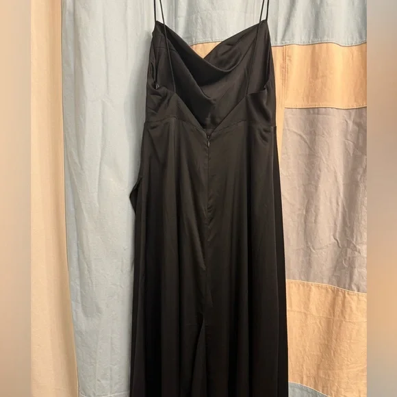 Fame and Partners Black Gown - Picture 8 of 9